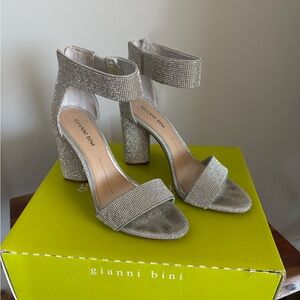 Gianni Bini Silver Rhinestone shoes size 7